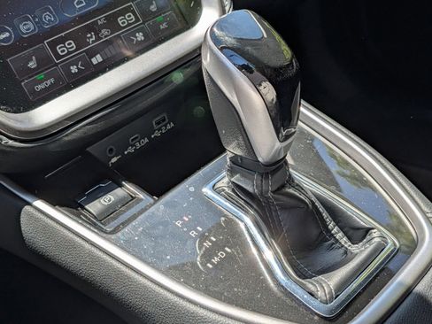 Certified 2025 Subaru Outback Premium AWD/4WD image 7