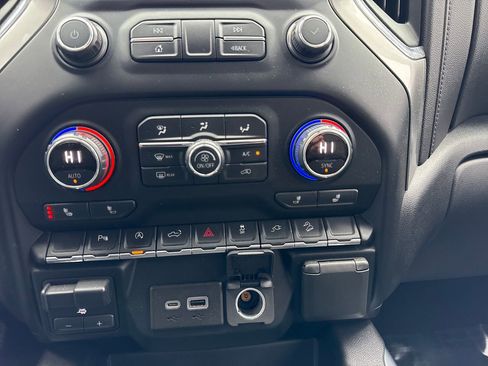 Used 2019 Chevrolet Silverado 1500 RST image 23