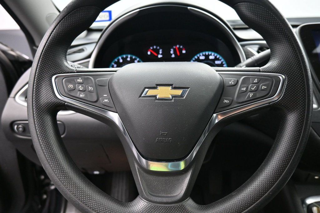 Used 2025 Chevrolet Malibu LT FWD image 10