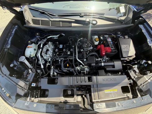 Certified 2025 Nissan Kicks SR FWD image 19