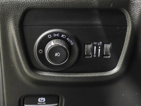 Used 2022 Jeep Grand Cherokee Overland w/ Luxury Tech Group IV image 27