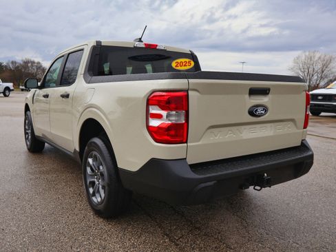 Used 2025 Ford Maverick XLT image 3