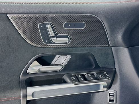 Used 2023 Mercedes-Benz GLB 250 image 18