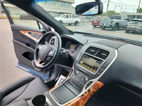 Used 2018 Lincoln MKX Reserve image 28