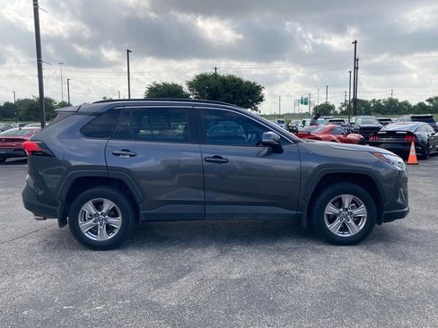 Used 2022 Toyota RAV4 XLE w/ Convenience Package FWD image 4