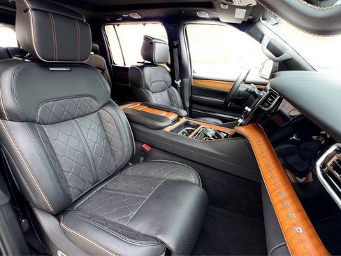 Used 2024 Jeep Grand Wagoneer Series III AWD/4WD image 13