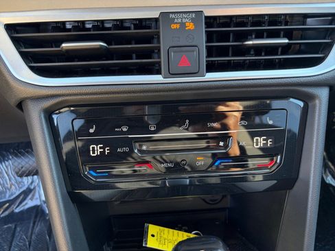 New 2025 Volkswagen Taos SE image 16