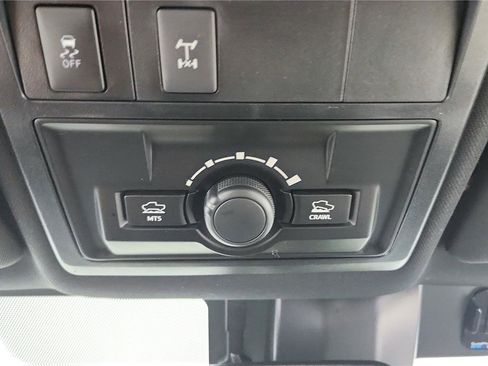 Used 2018 Toyota Tacoma TRD Off-Road AWD/4WD image 30