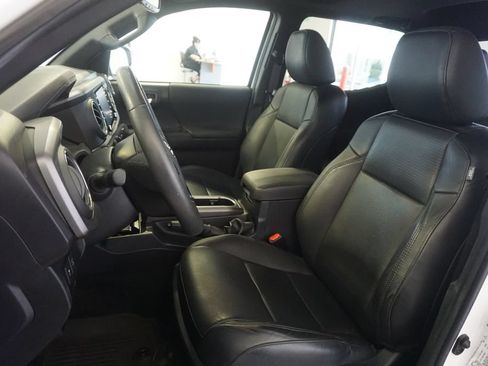 Used 2023 Toyota Tacoma TRD Sport w/ TRD Premium Sport Package AWD/4WD image 19