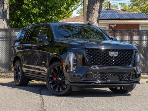 Used 2026 Cadillac Escalade V AWD/4WD image 2