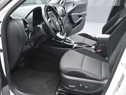 Used 2021 Kia Soul EX image 15