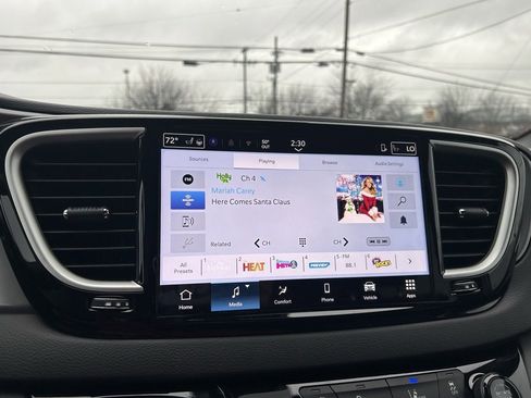 Used 2025 Chrysler Voyager LX image 22