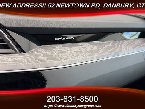 Used 2021 Audi e-tron Premium w/ Convenience Plus Package AWD/4WD image 29