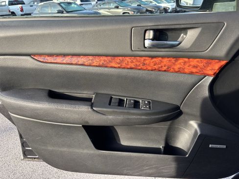 Used 2012 Subaru Outback 3.6R Limited w/ Moonroof Pkg image 12