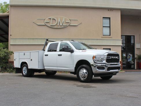 Used 2024 RAM 3500 Tradesman w/ Chrome Appearance Group image 5