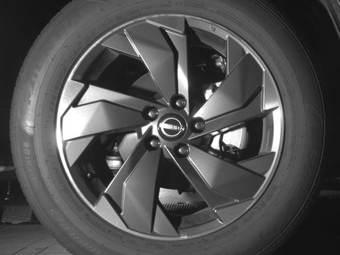 Used 2025 Nissan Rogue SV image 13