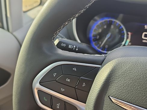 Used 2024 Chrysler Pacifica Touring-L w/ Road Tripper Package image 24