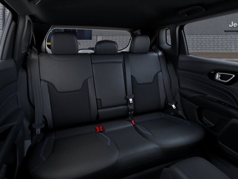 New 2026 Jeep Compass Latitude AWD/4WD image 15
