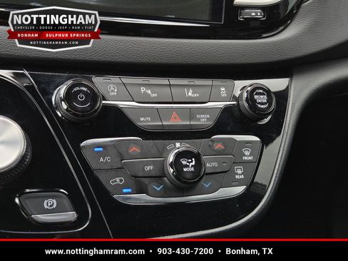 Used 2025 Chrysler Pacifica Select FWD image 17