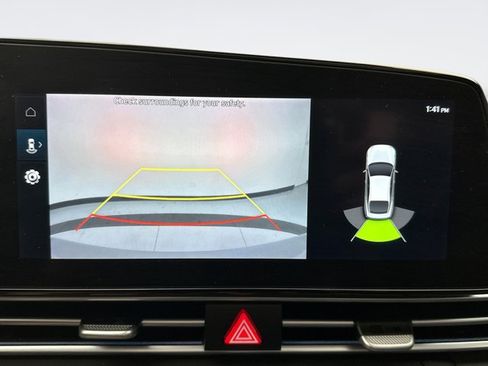 Used 2022 Hyundai Elantra Limited w/ Preferred Accessory Package FWD image 16