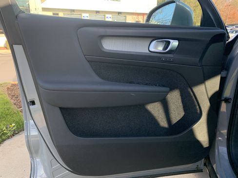 Used 2025 Volvo XC40 B5 Core image 14