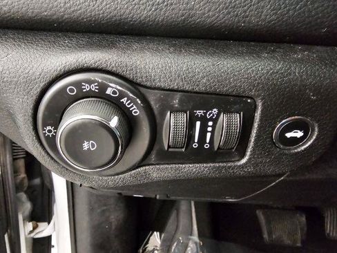 Used 2015 Chrysler 200 S w/ Comfort Group FWD image 13
