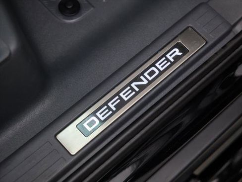 New 2025 Land Rover Defender 110 X-Dynamic SE AWD/4WD image 35