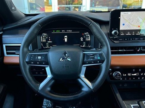 Used 2023 Mitsubishi Outlander SEL image 32