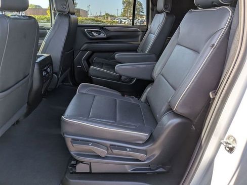 Used 2023 Chevrolet Suburban Premier RWD image 31