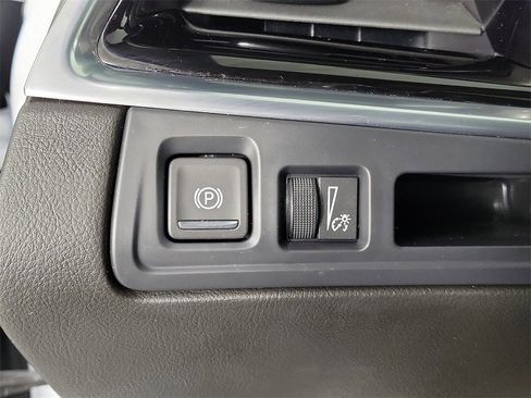 Certified 2024 Cadillac XT6 Luxury image 32