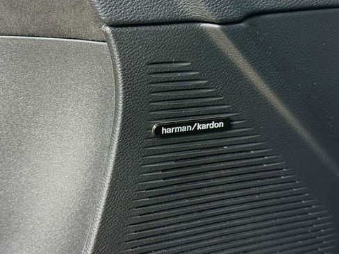 Used 2015 Dodge Challenger SRT Hellcat RWD image 19