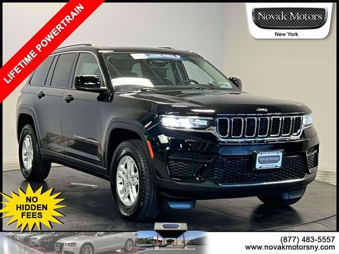Used 2023 Jeep Grand Cherokee Laredo image 1