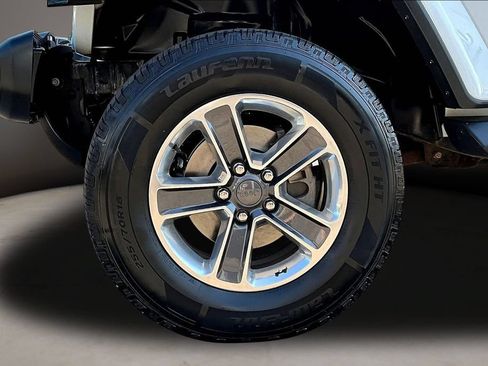 Used 2018 Jeep Wrangler Unlimited Sahara AWD/4WD image 12