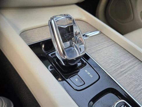 Used 2022 Volvo XC60 B5 Inscription w/ Protection Package Premier image 15