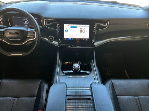 Used 2024 Jeep Wagoneer Series II w/ Flexible Seating Group RWD image 4