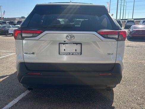 Used 2023 Toyota RAV4 XLE Premium image 4