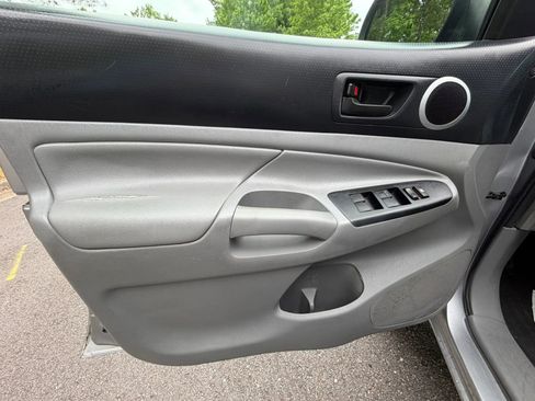 Used 2015 Toyota Tacoma PreRunner w/ SR5 Package RWD image 17