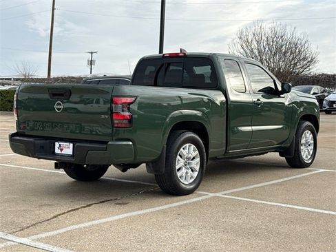 Used 2022 Nissan Frontier SV image 9