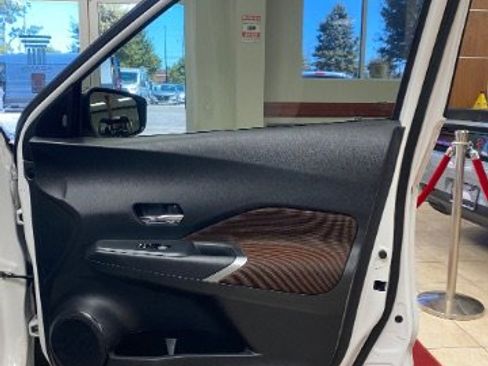 Used 2023 Nissan Kicks SR image 12