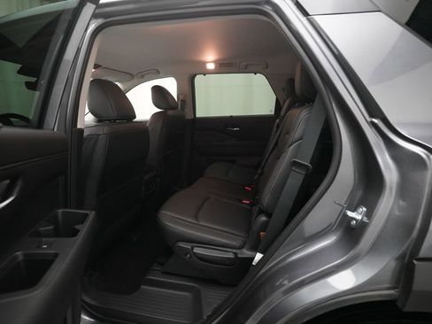 Certified 2025 Nissan Pathfinder SL w/ Black Appearance Package AWD/4WD image 16