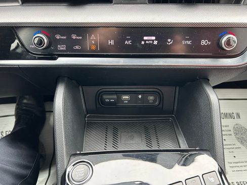Used 2025 Kia Sportage SX image 18