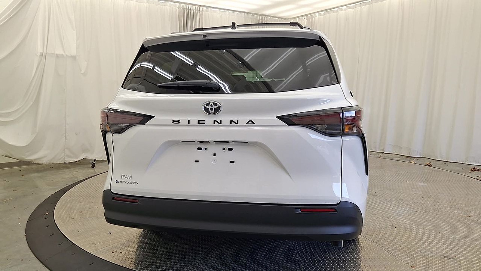 Certified 2026 Toyota Sienna LE AWD/4WD image 4