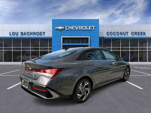 Used 2025 Hyundai Elantra SEL FWD image 8