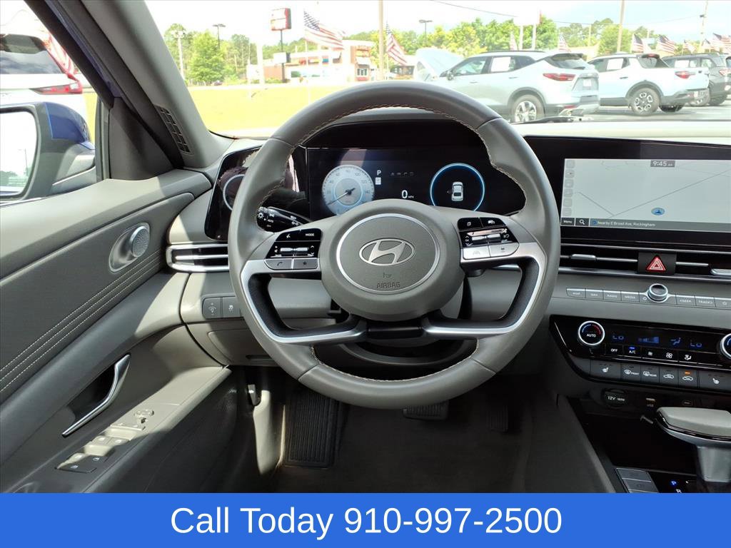 Used 2025 Hyundai Elantra SEL FWD image 23