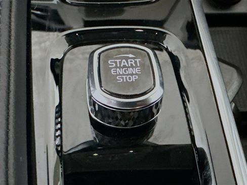 Used 2025 Volvo XC90 B5 Core image 20