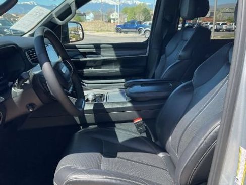 Used 2024 Jeep Wagoneer Series III AWD/4WD image 13