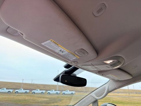 Used 2022 Chrysler Pacifica Touring-L image 26