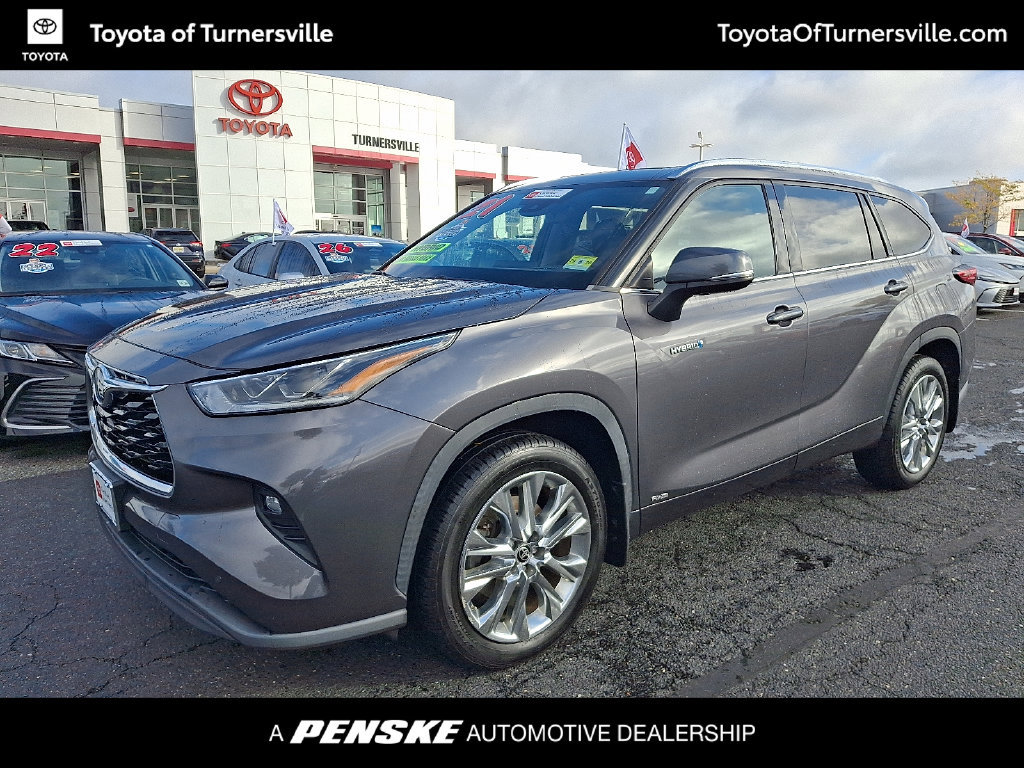 Certified 2021 Toyota Highlander Limited AWD/4WD image 1