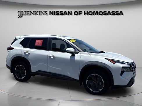 Certified 2024 Nissan Rogue SV w/ SV Premium Package FWD image 2