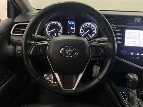 Used 2018 Toyota Camry SE FWD image 17